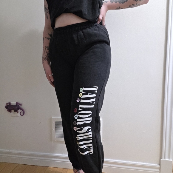 Taylor Swift The Eras Tour Friendship Bracelet Sweatpants - Picture 10 of 10